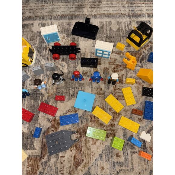 LEGO DUPLO Mixed Lot 100 Pieces/Figurines/Vehicles Genuine Set - Picture 3 of 16